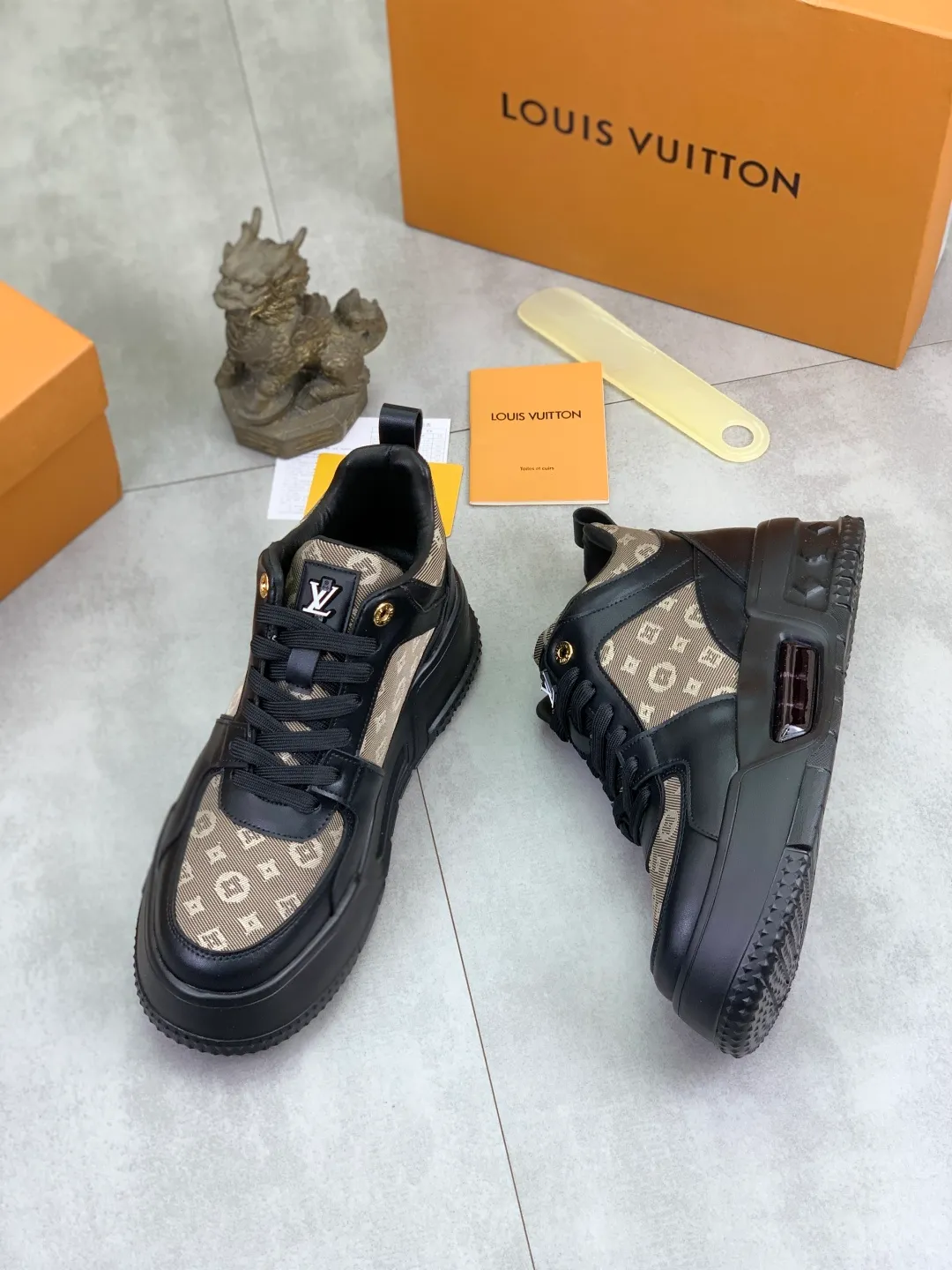 Men's men's shoes 💰P440 new style 💶【LOUIS VUITTON) new high top🍀LV Louis Vuitton *—— LV classic high top trendy shoes! Made of imported original soft calfskin, water-dyed pigskin lining. Original wear-resistant rubber outsole! High quality products! Code number: 38-44 Color: 3️⃣ colors available